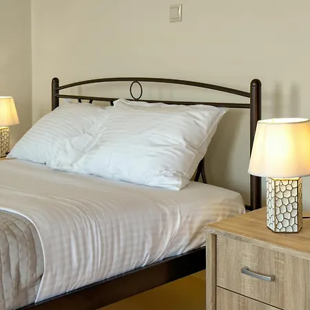 Traditional Stone House בית נופש