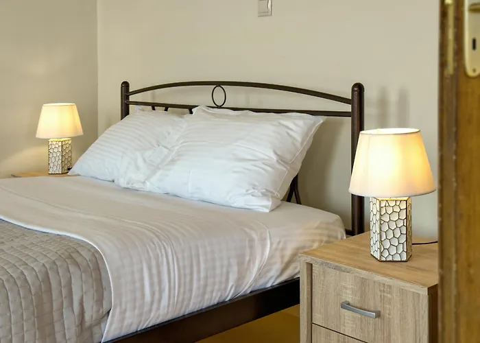 Traditional Stone House בית נופש