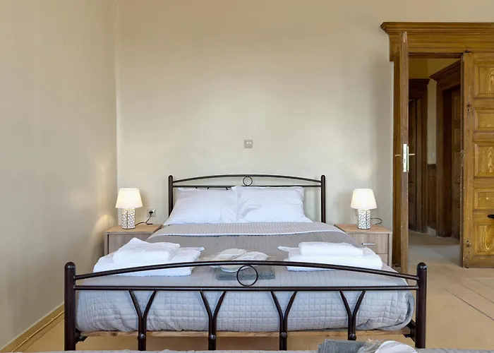 Traditional Stone House קראנידיון