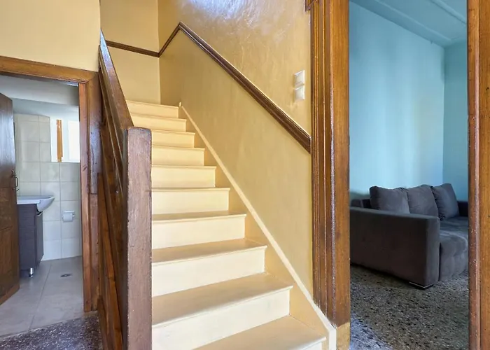 Traditional Stone House קראנידיון