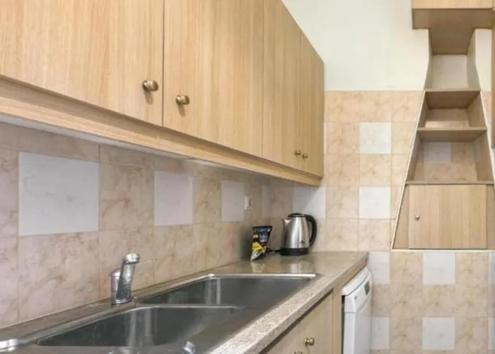 Traditional Stone House קראנידיון